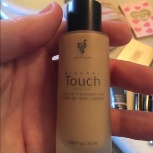 Younique liquid foundation